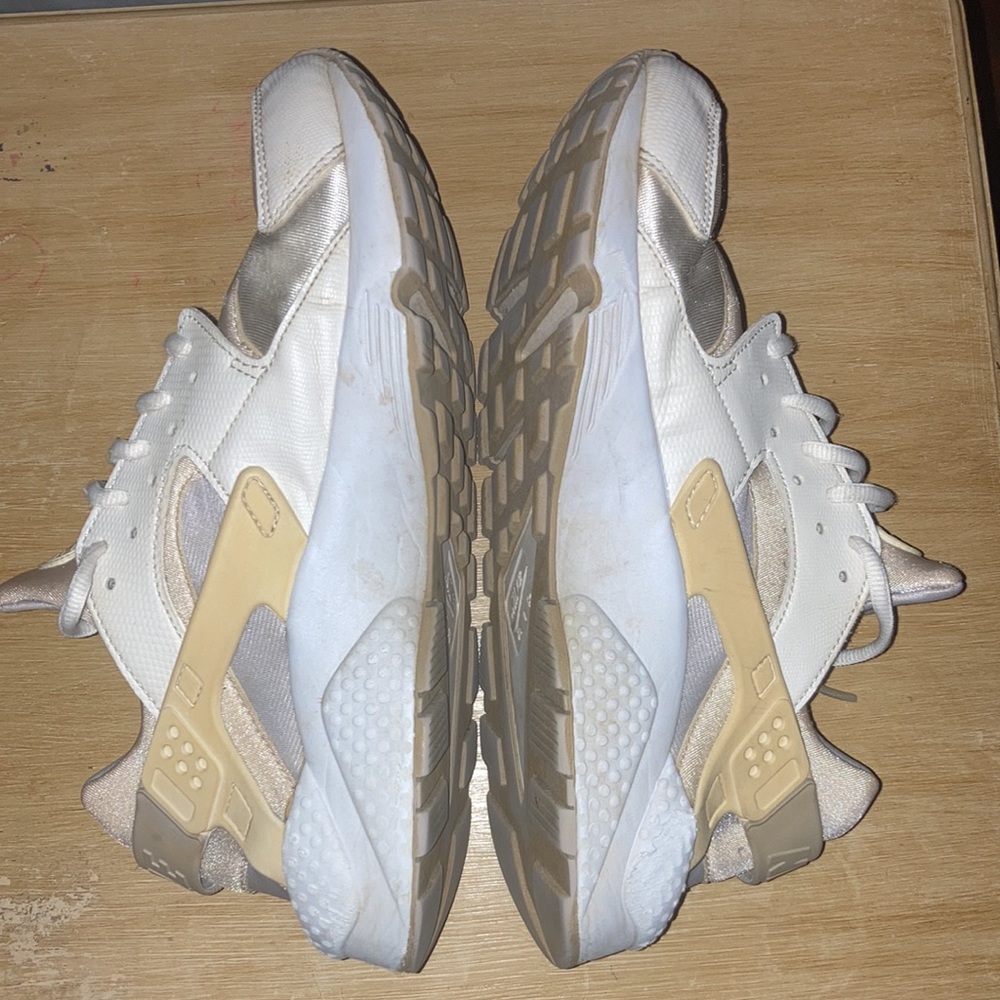 Nike Air Huaraches Women Size 10